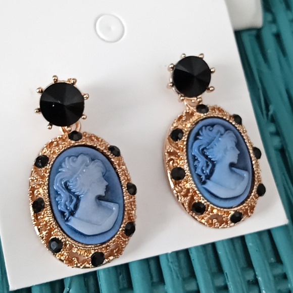 New Cameo Post Earrings - Picture 3 of 7